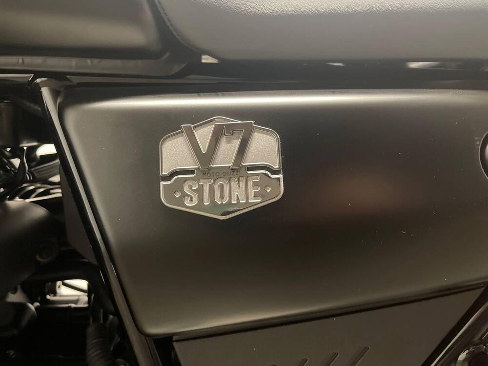 Moto Guzzi V7 Stone (2021 - 24) (5)