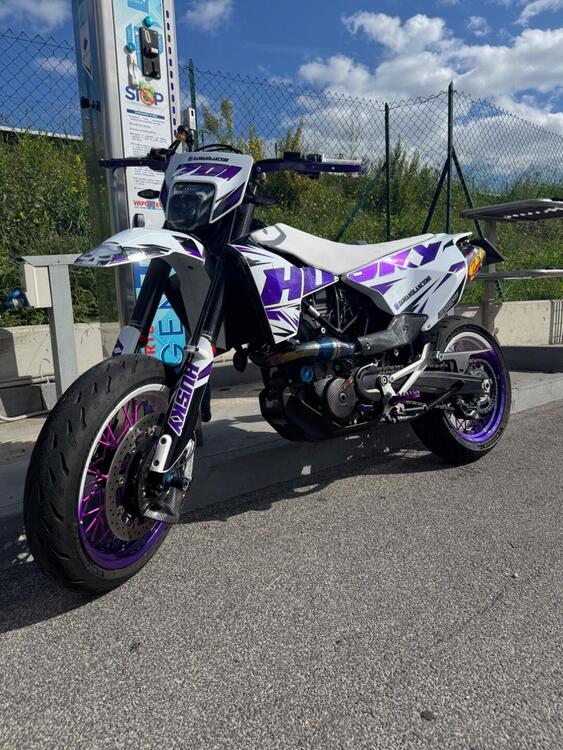 Husqvarna 701 Supermoto (2022)