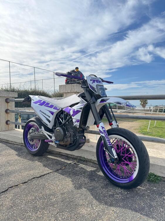 Husqvarna 701 Supermoto (2022) (4)