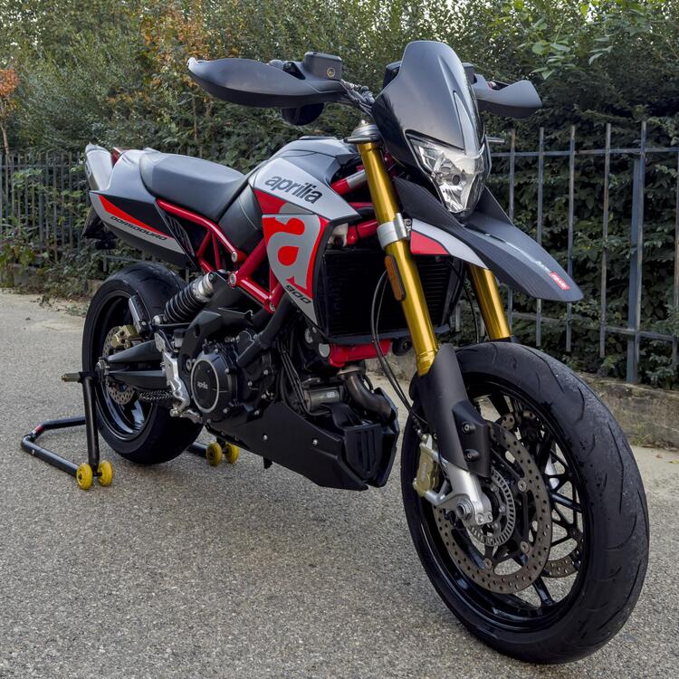 Aprilia Dorsoduro 900 (2017 - 20) (2)