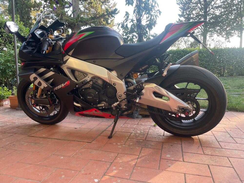 Aprilia RSV4 1100 Factory (2020) (3)