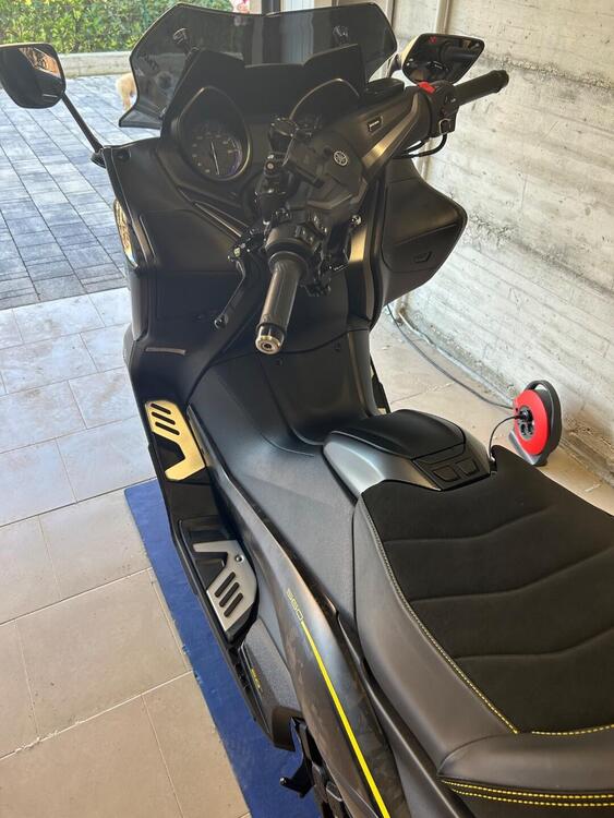 Yamaha T-Max 560 20° anniversario (2021) (4)