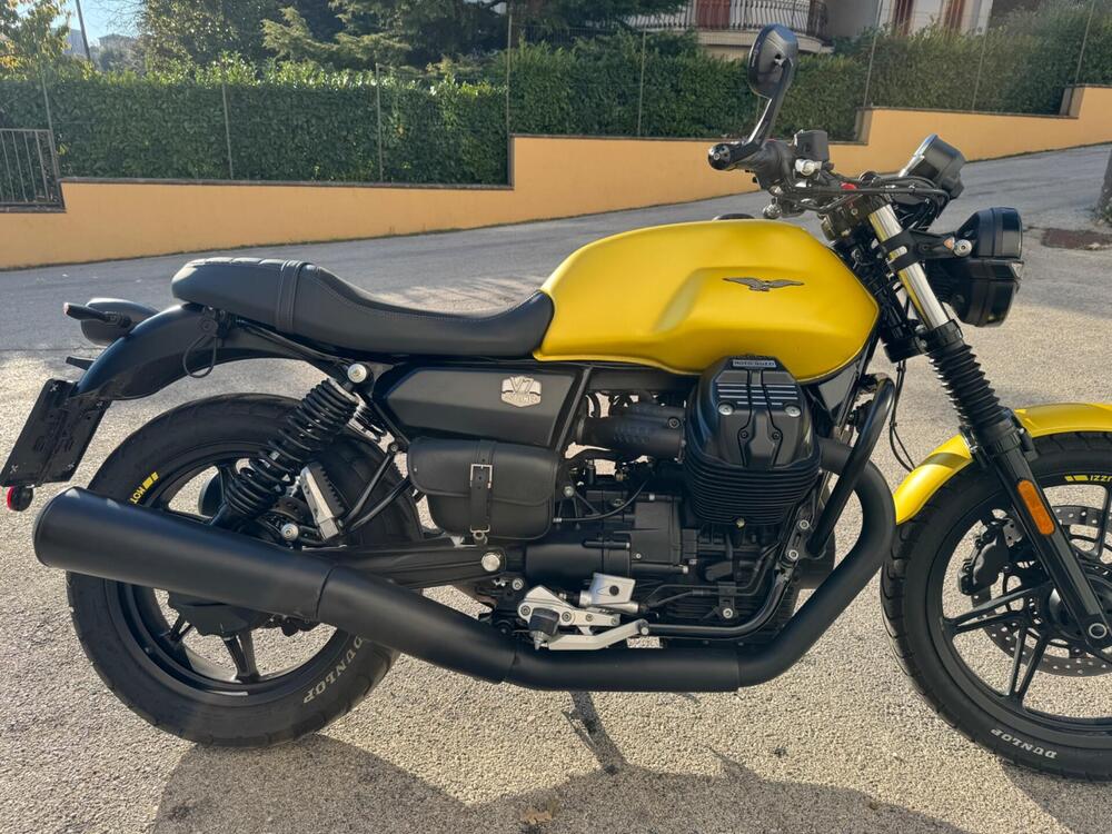 Moto Guzzi V7 Stone (2021 - 24) (2)