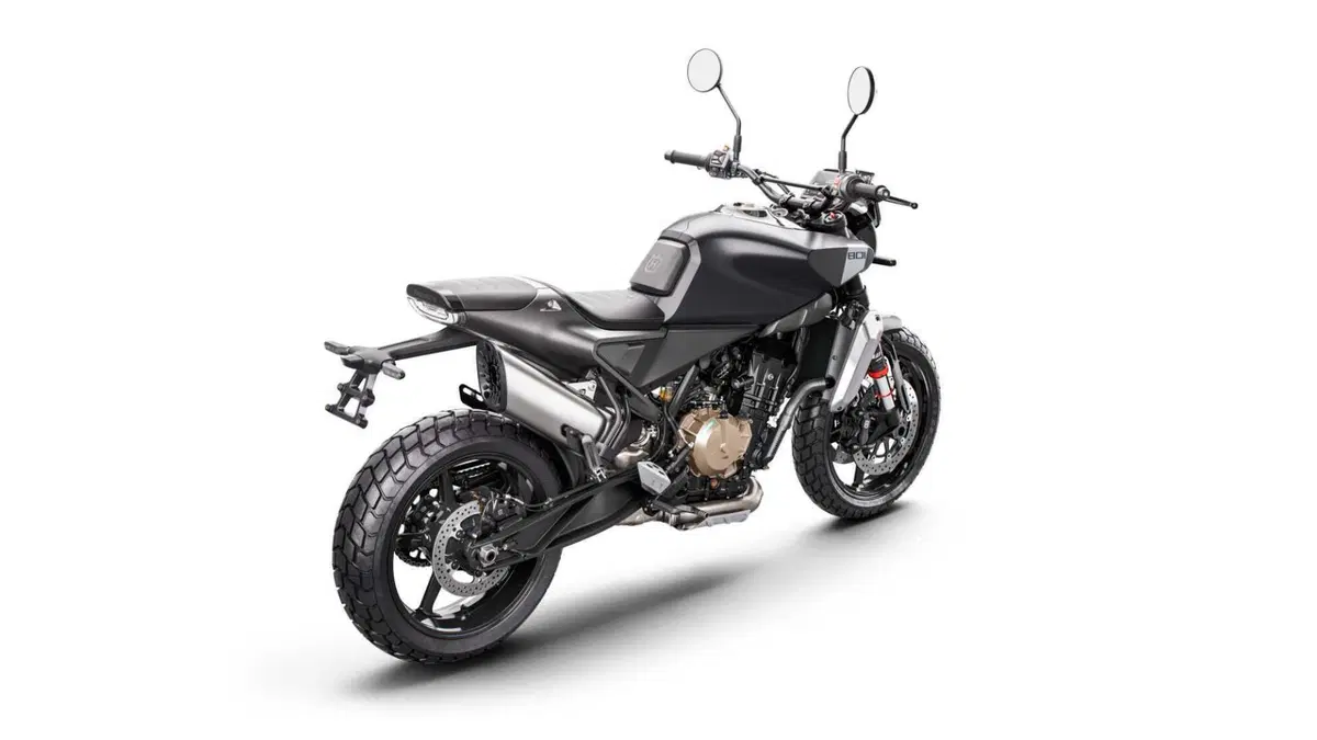 Husqvarna Svartpilen 801 Svartpilen 801 L (2025 - 26) (3)