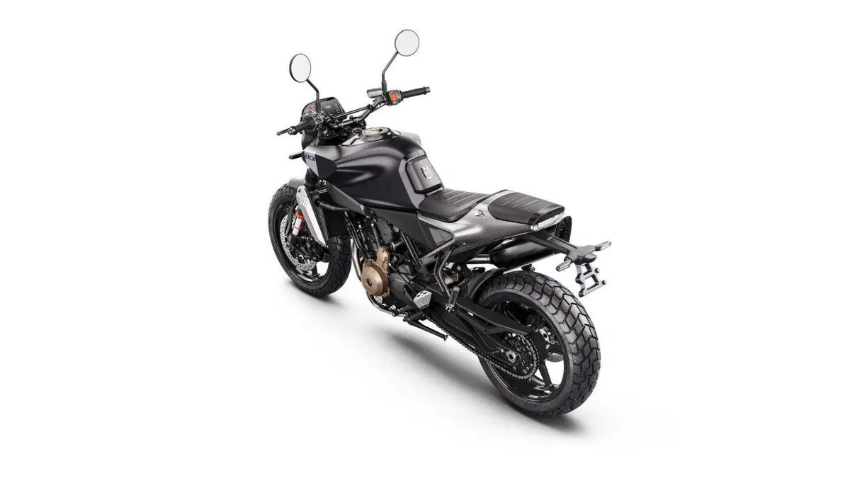 Husqvarna Svartpilen 801 Svartpilen 801 L (2025 - 26) (4)
