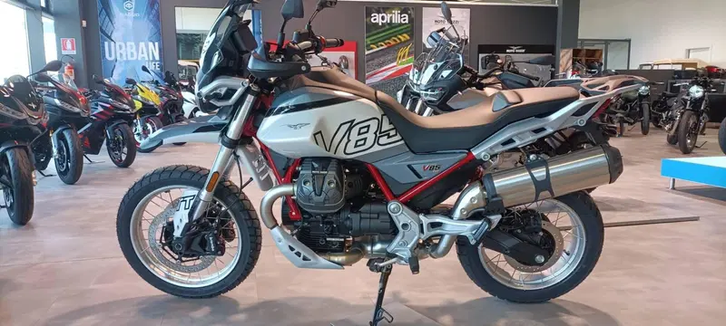 Moto Guzzi V85 TT (2024 - 26) (2)