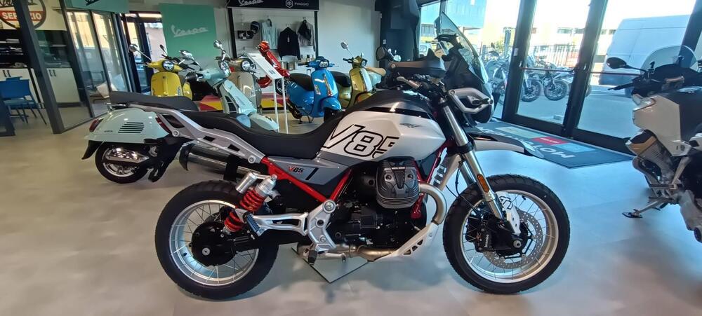 Moto Guzzi V85 TT (2024)