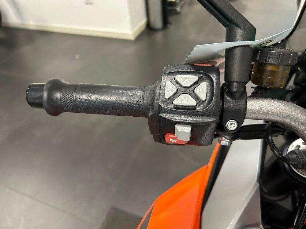 KTM 1290 Super Duke GT ABS (2016 - 18) (3)