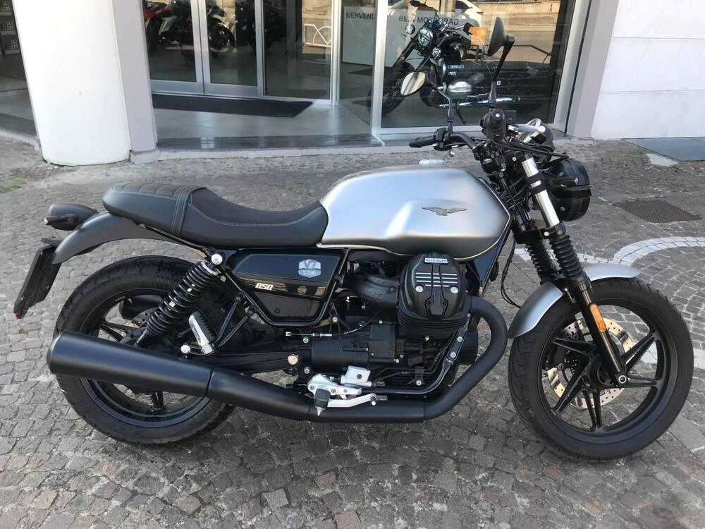 Moto Guzzi V7 Stone (2021 - 24)