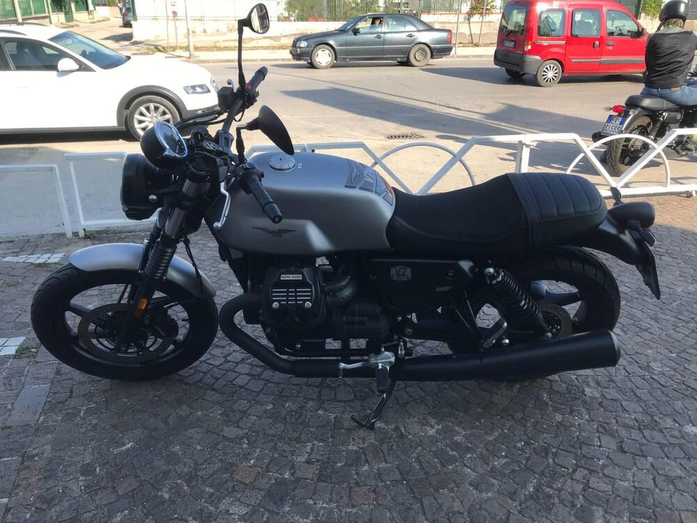 Moto Guzzi V7 Stone (2021 - 24) (2)