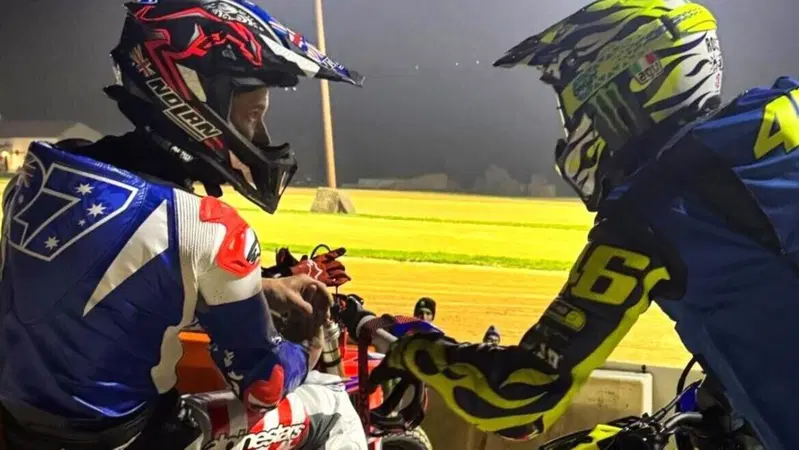 Casey Stoner insieme a Valentino Rossi al ranch: "Sono cambiate tante cose" [VIDEO]