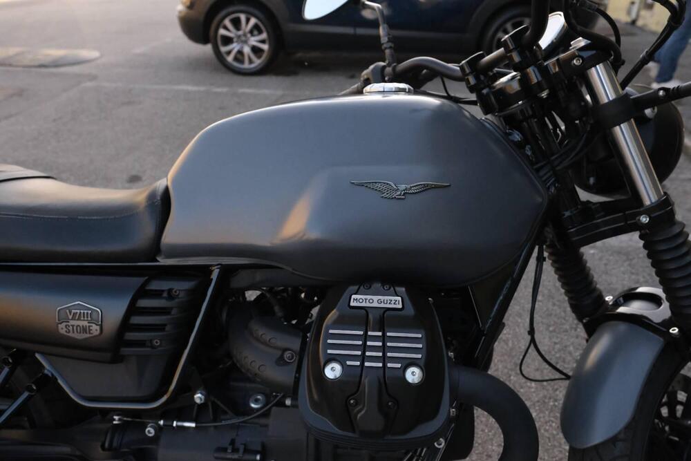 Moto Guzzi V7 III Stone (2017 - 20)