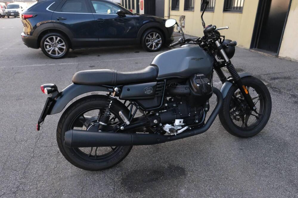 Moto Guzzi V7 III Stone (2017 - 20) (3)