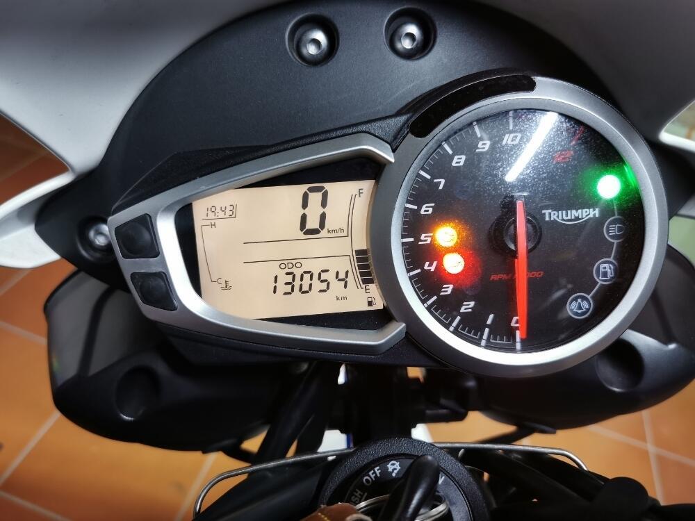 Triumph Speed Triple 1050 ABS (2011 - 15) (5)