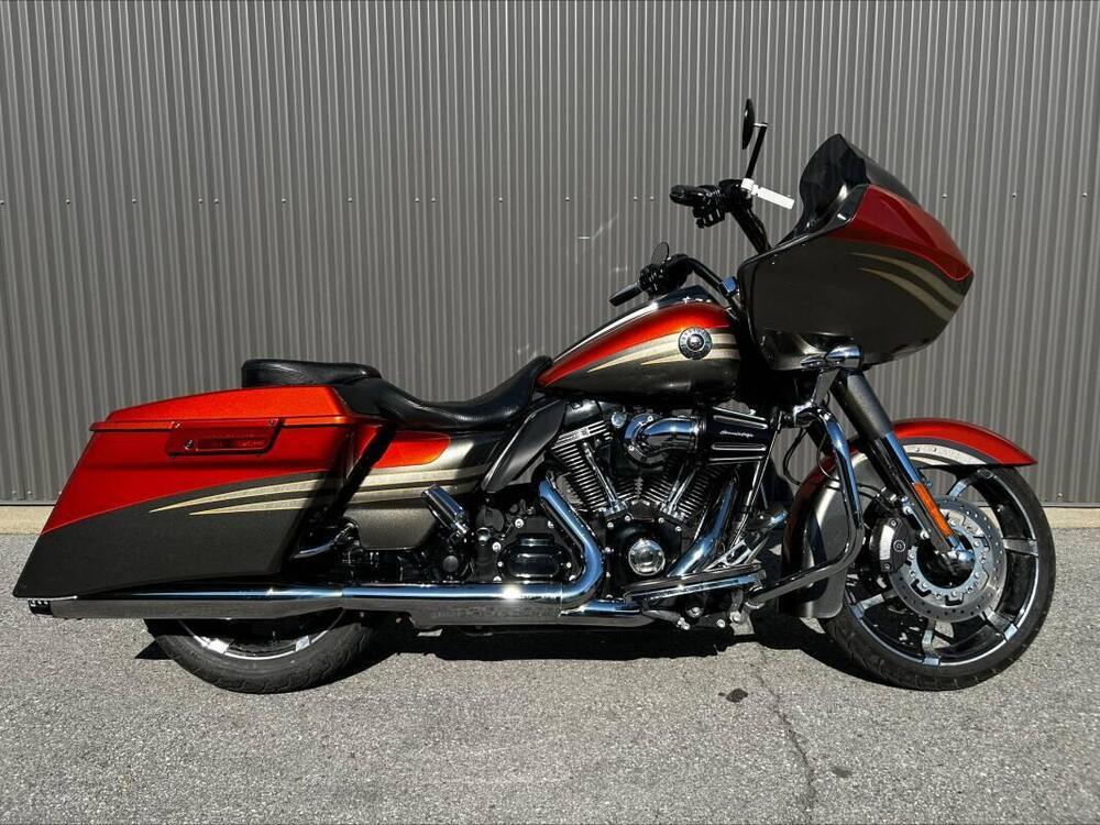 Harley-Davidson 1800 Road Glide Custom (2013) - FLTRXSE