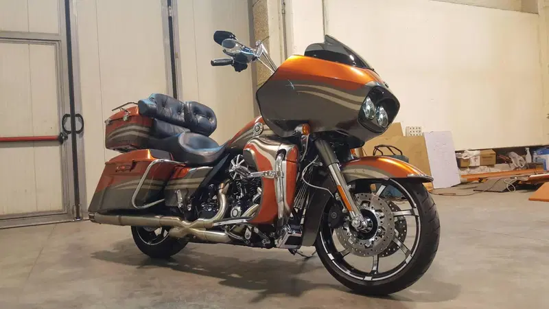 Harley-Davidson 1800 Road Glide Custom (2013) - FLTRXSE (3)