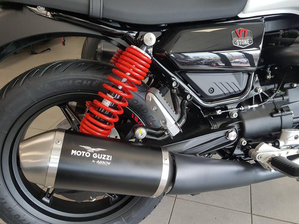 Moto Guzzi V7 Special Edition (2022 - 24) (2)