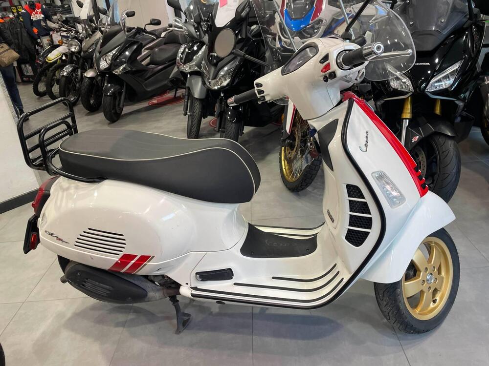 Vespa GTS 300 Super Racing Sixties Hpe (2021 - 22) (5)