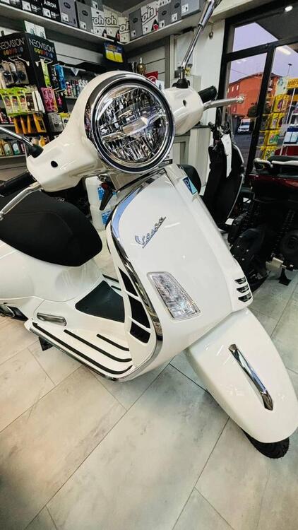 Vespa GTS 300 Super (2023 - 24) (2)