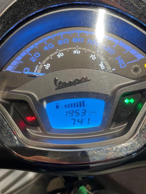 Vendo Vespa GTS 300 Touring Hpe (2021 - 22) usata a Milano (codice ...