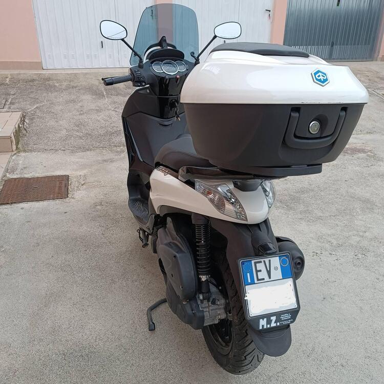 Piaggio Beverly 300 S (2021) (3)