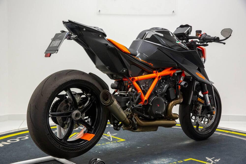 KTM 1290 Super Duke R (2020) (4)