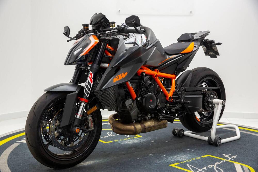 KTM 1290 Super Duke R (2020) (2)