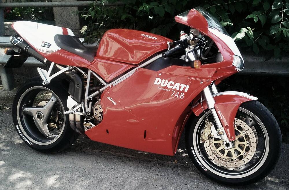 Ducati 748 Biposto (1998 - 03) (2)