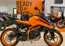 KTM 390 Duke (2024) usata