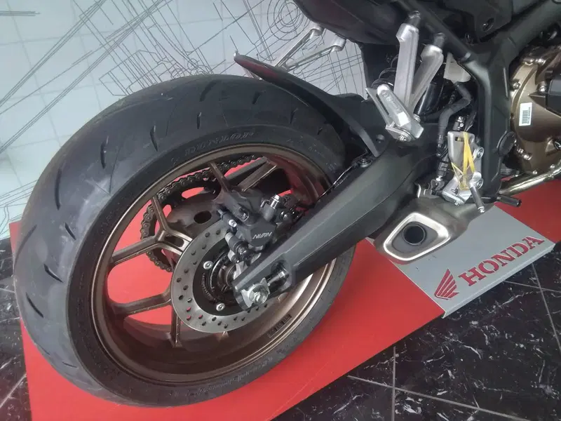 Honda CB 650 R E-Clutch (2024 - 26) (7)