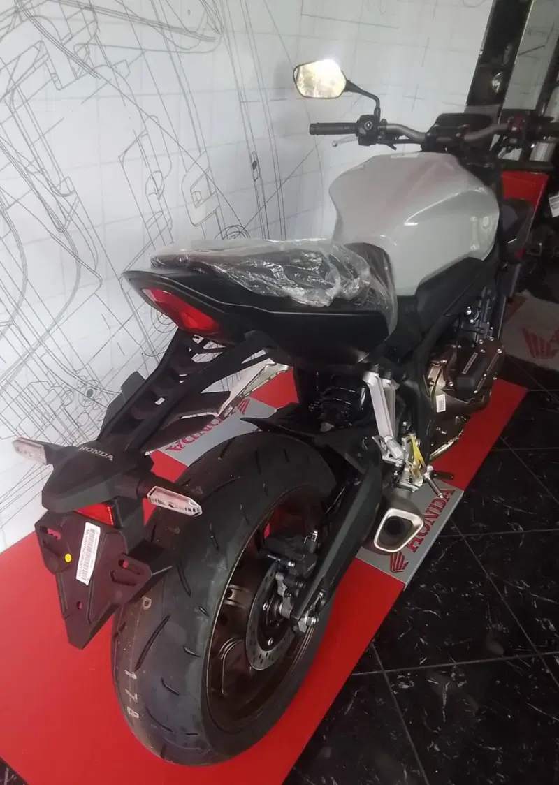 Honda CB 650 R E-Clutch (2024 - 26) (8)