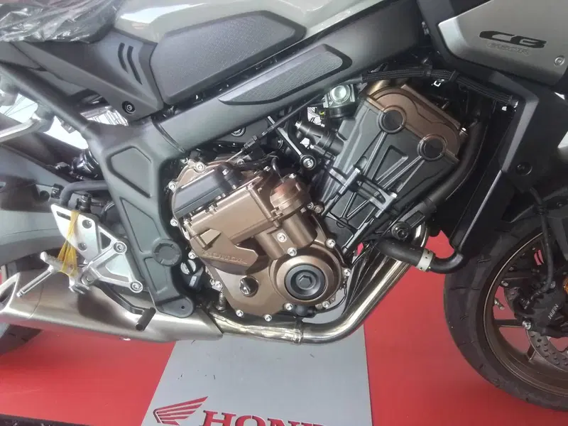Honda CB 650 R E-Clutch (2024 - 26) (13)