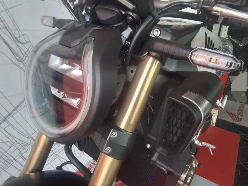 Honda CB 650 R E-Clutch (2024 - 26) (16)