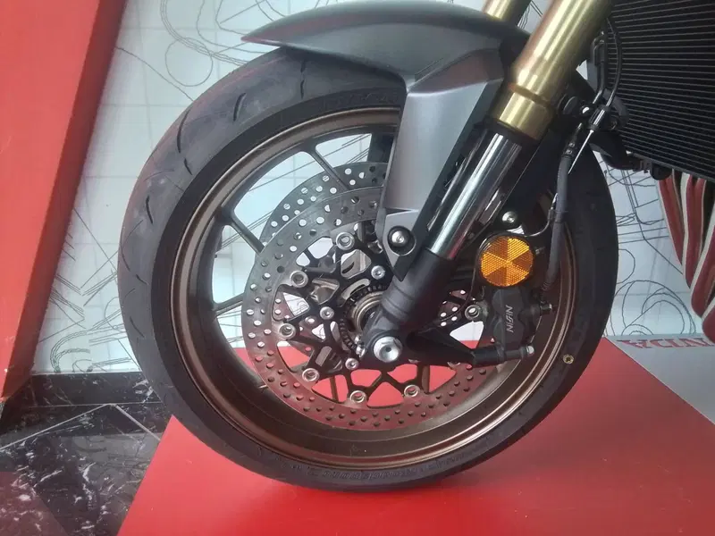 Honda CB 650 R E-Clutch (2024 - 26) (19)