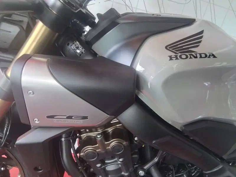 Honda CB 650 R E-Clutch (2024 - 26) (20)