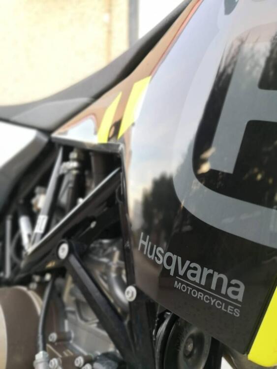 Husqvarna 701 Supermoto (2023 - 24) (3)