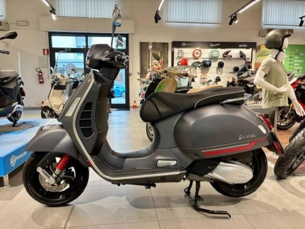 Vespa GTS 300 Super Hpe (2021 - 22) (2)