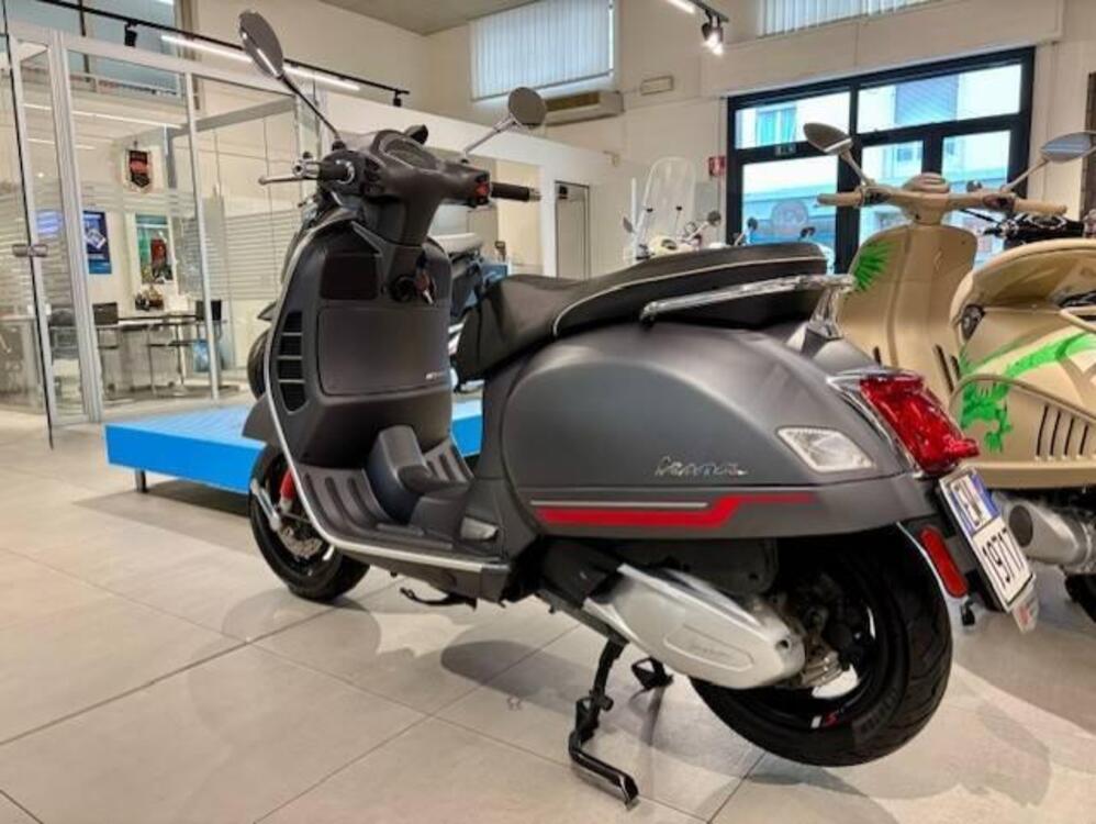 Vespa GTS 300 Super Hpe (2021 - 22) (4)