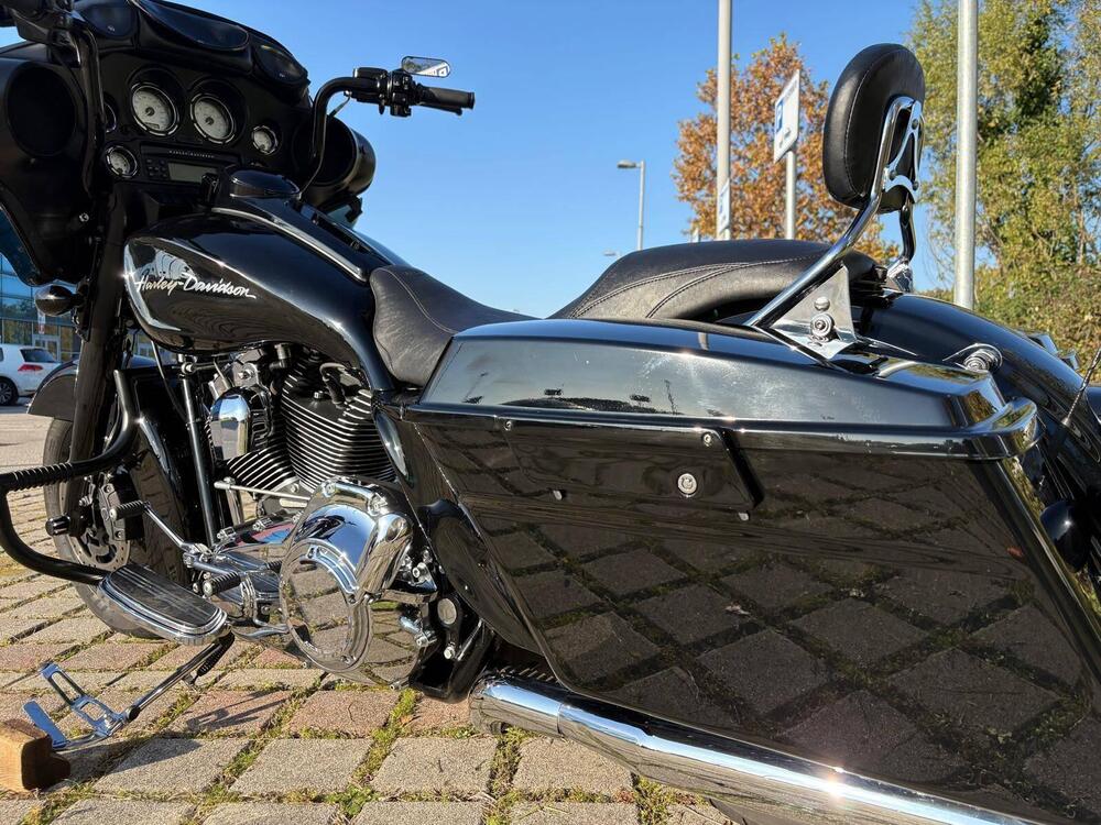 Harley-Davidson 1584 Street Glide (2008 - 10) - FLHX (4)