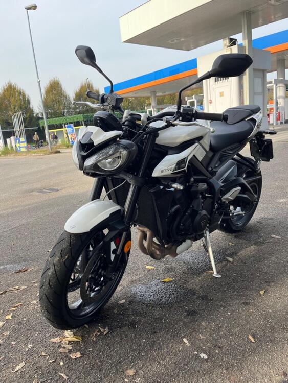 Triumph Street Triple 765 R (2023 - 24) (2)