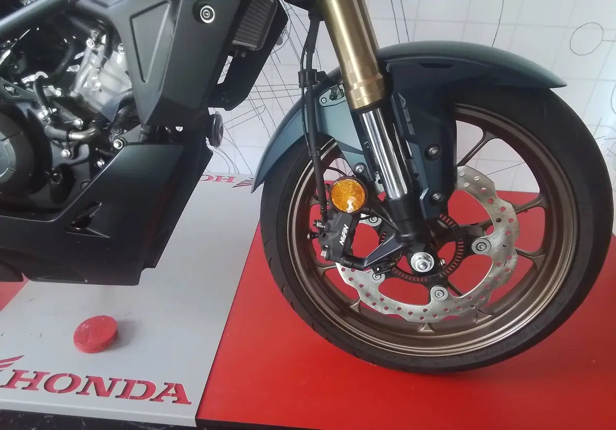 Honda CB 125 R (2024 - 26) (9)