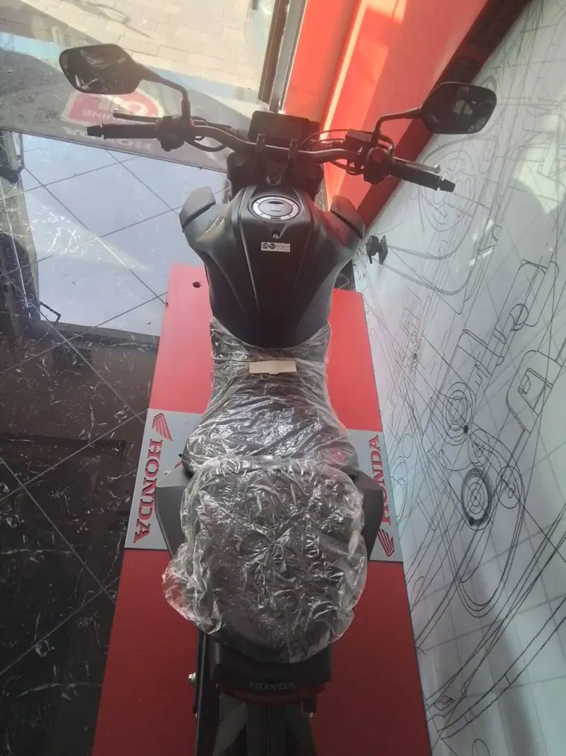 Honda CB 125 R (2024 - 26) (13)