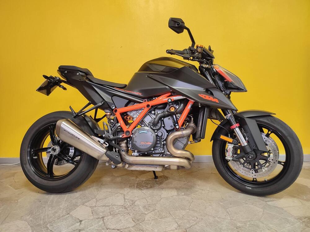 KTM 1290 Super Duke R (2020) (3)