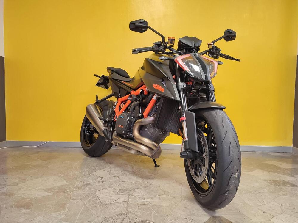 KTM 1290 Super Duke R (2020) (2)