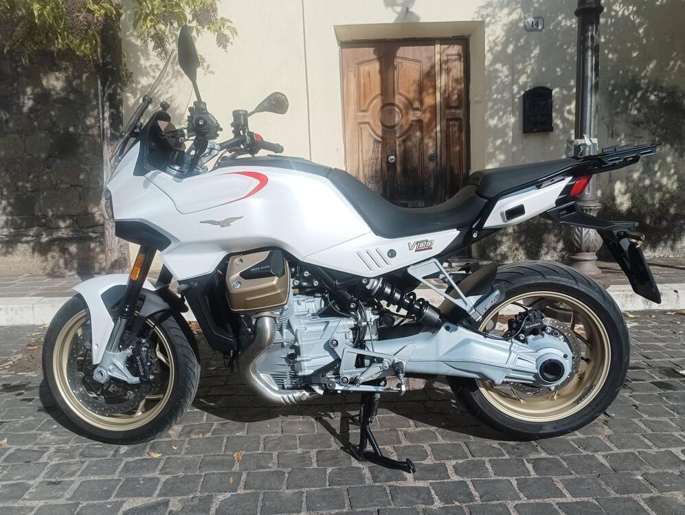 Moto Guzzi V100 Mandello (2023 - 24)