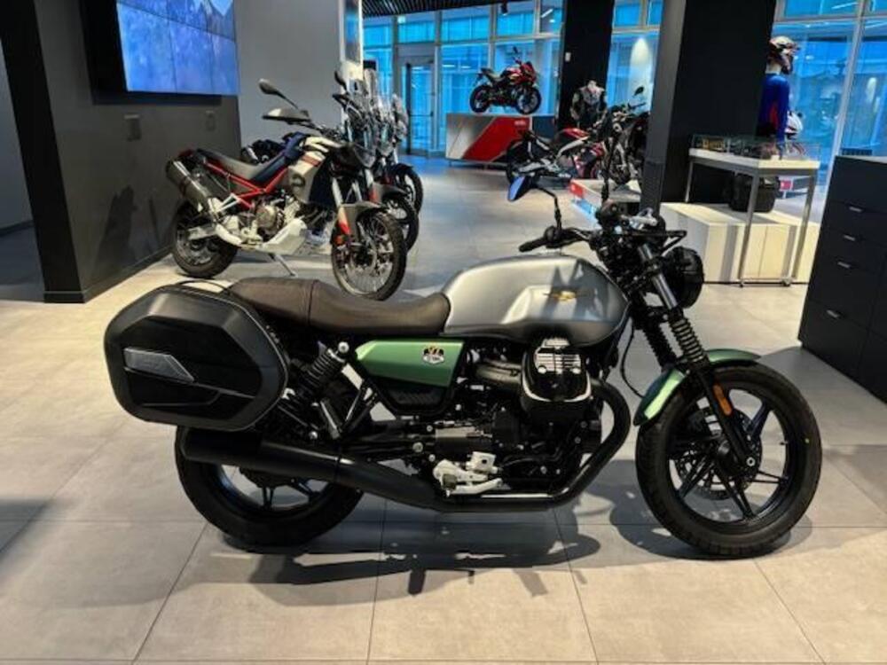 Moto Guzzi V7 Stone Centenario (2021 - 22) (2)