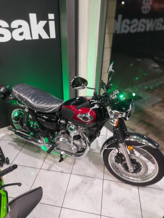 Kawasaki W 800 (2021 - 25) (2)