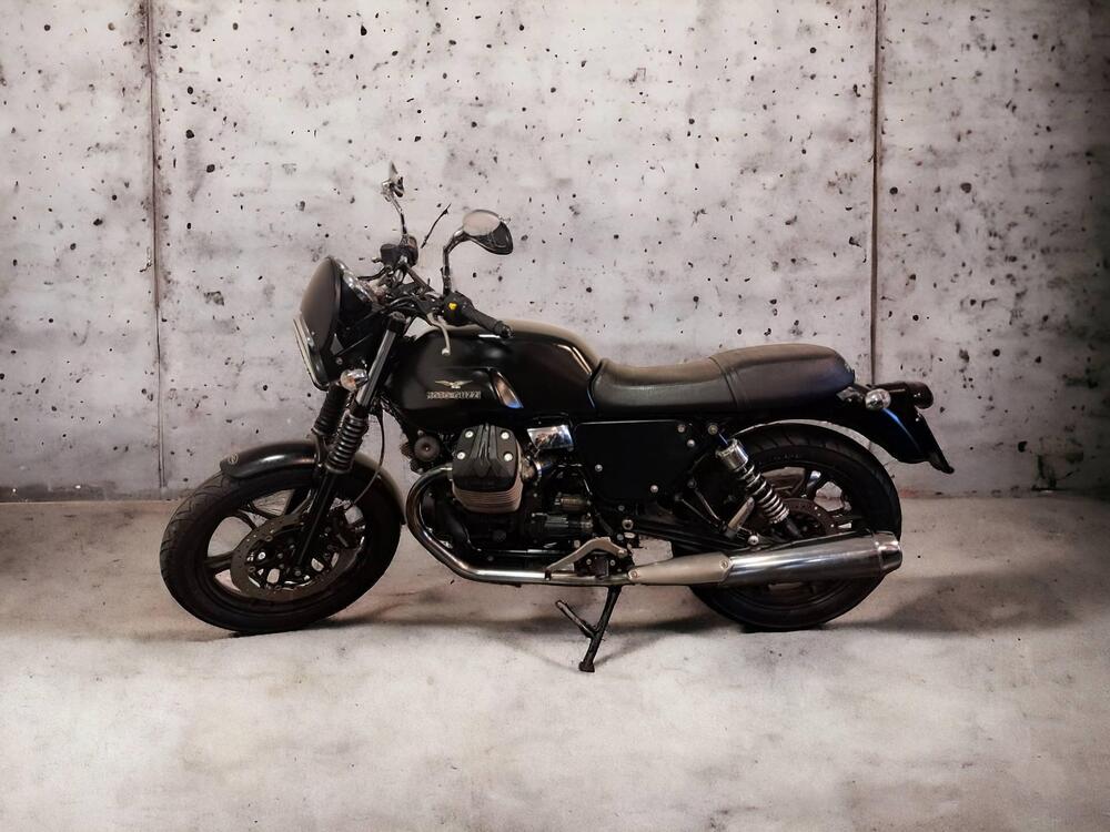 Moto Guzzi V7 Stone (2012 - 15) (2)