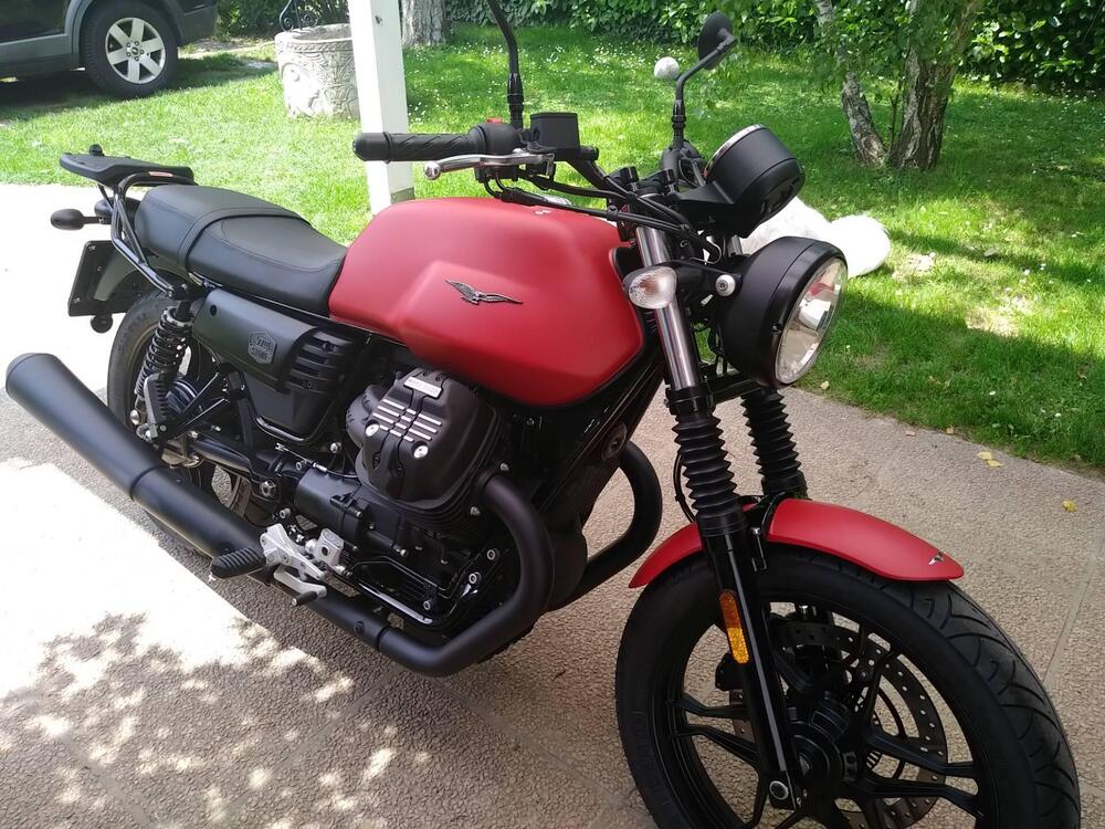 Moto Guzzi V7 III Stone (2017 - 20) (2)