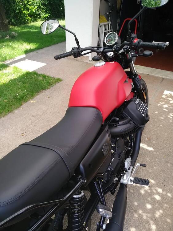 Moto Guzzi V7 III Stone (2017 - 20) (4)